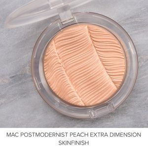 M·A·C Extra Dimension Skinfinish in Postmodernist Peach- limited edition
